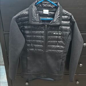 Columbia Black Puffer Jacket with Stretchy Sleeves